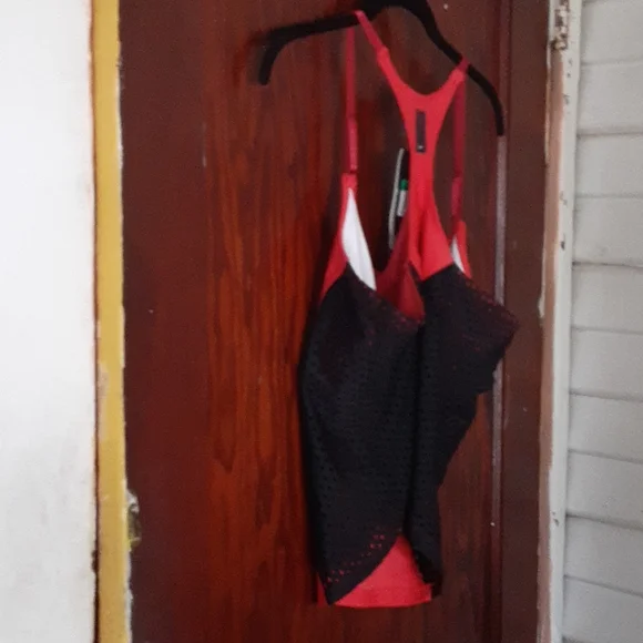 Nike sz XL training tee NWT red racer back mesh on sides black - Picture 5 of 5